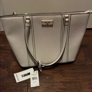 Nine West Cream Tote Bag with Sophisticated Design